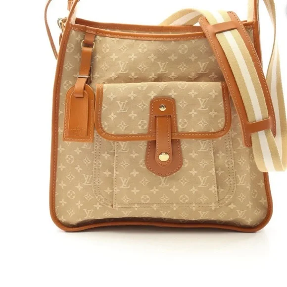 14 entries only to win this pristine LV Besace Mary Kate - Picture 1 of 14